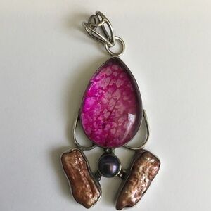 Stunning Sterling Silver Agate and pearl pendant